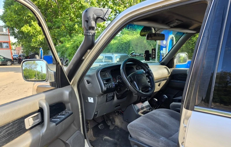 Isuzu Trooper, снимка 9 - Автомобили и джипове - 47710283