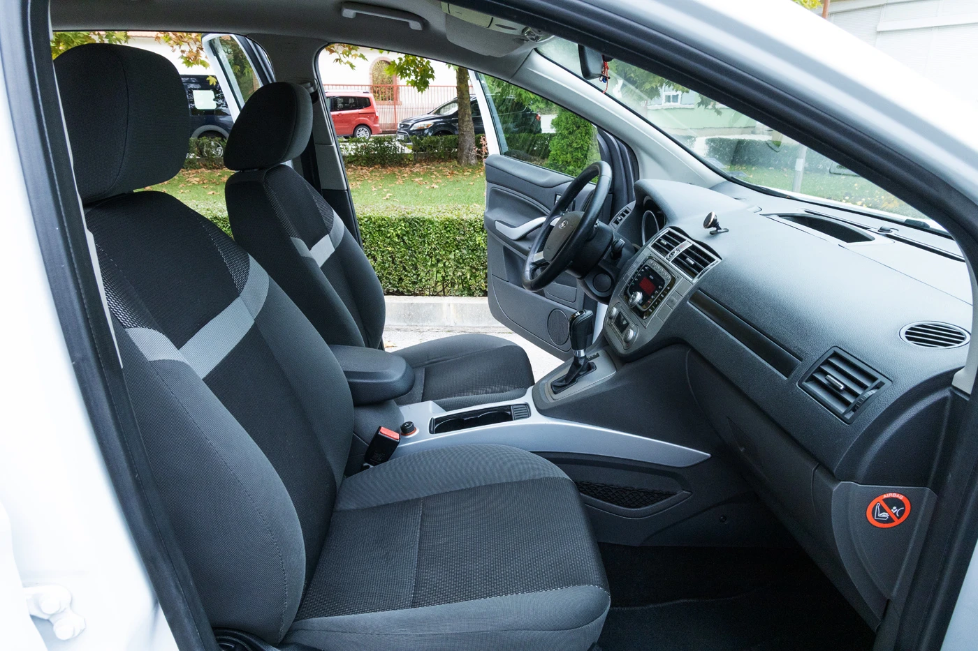 Ford Kuga  - изображение 8