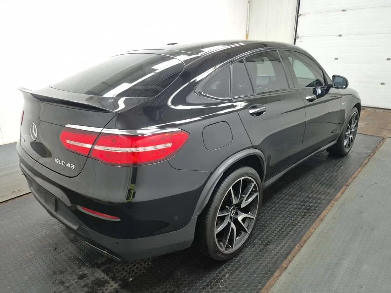 Mercedes-Benz GLC * AMG 43 * CARFAX * ЦЕНА ДО БГ, снимка 3 - Автомобили и джипове - 53971235