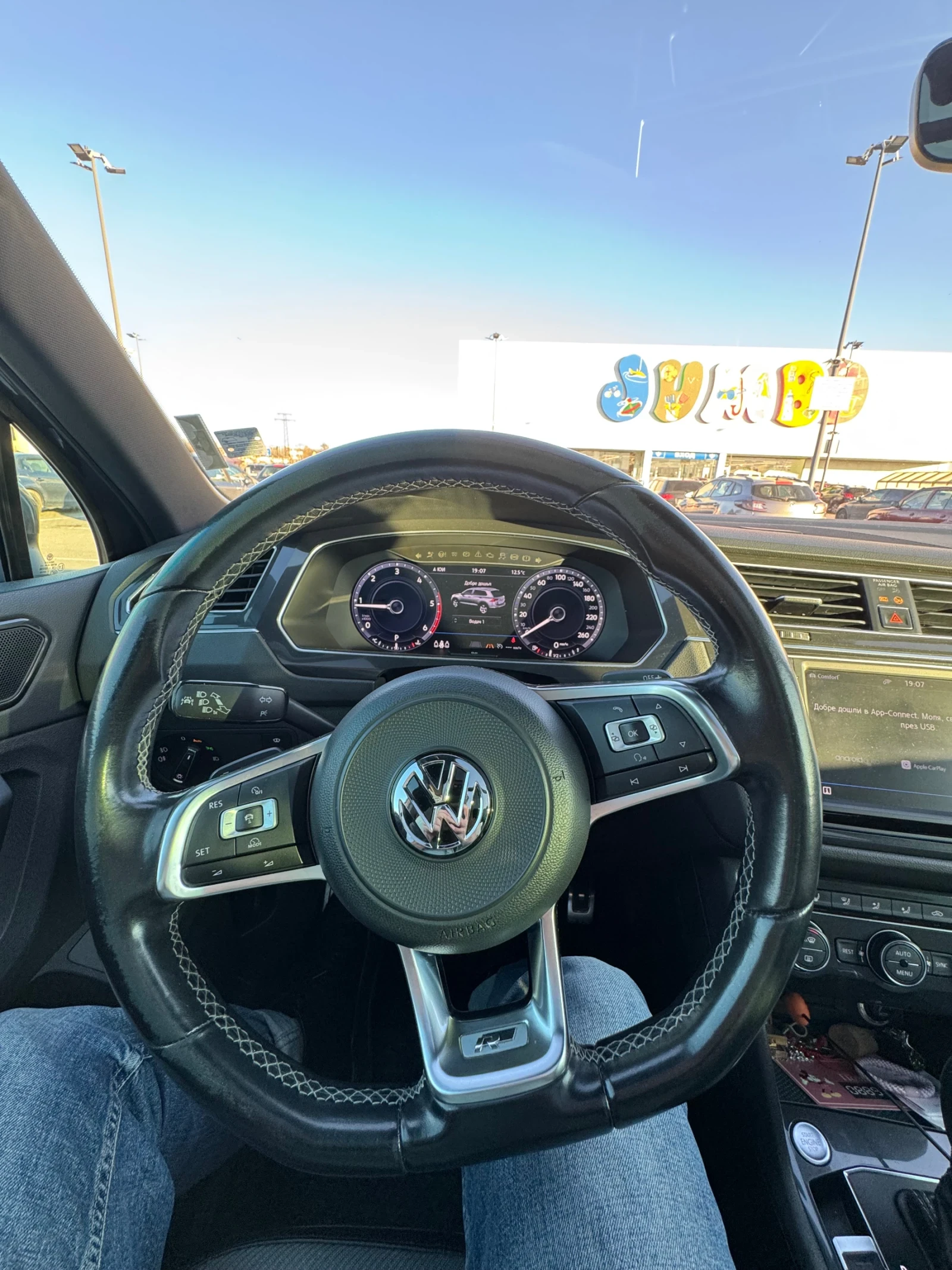 VW Tiguan 2.0 TDI 240 HP R-line, снимка 12 - Автомобили и джипове - 54169578