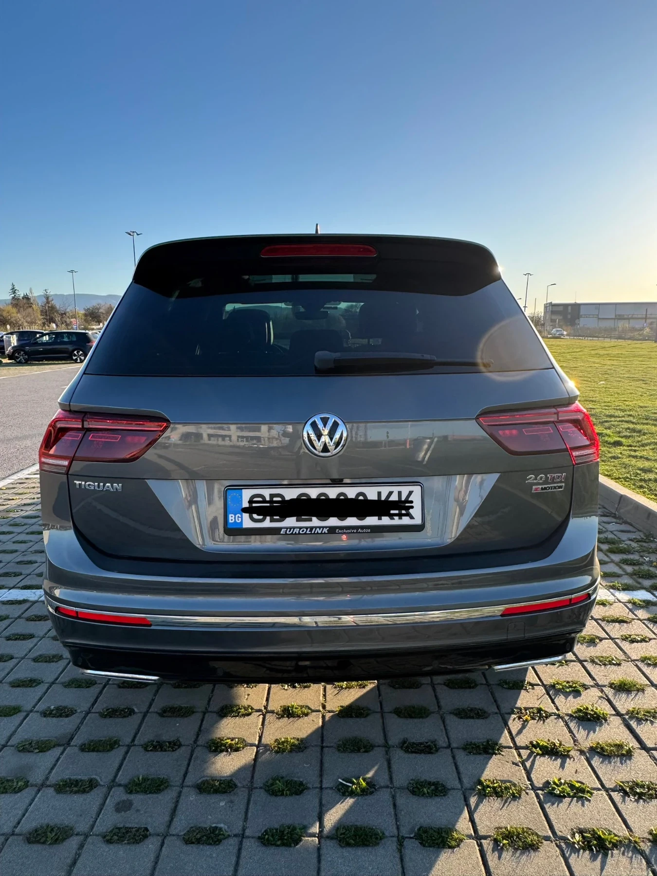 VW Tiguan 2.0 TDI 240 HP R-line, снимка 7 - Автомобили и джипове - 54169578