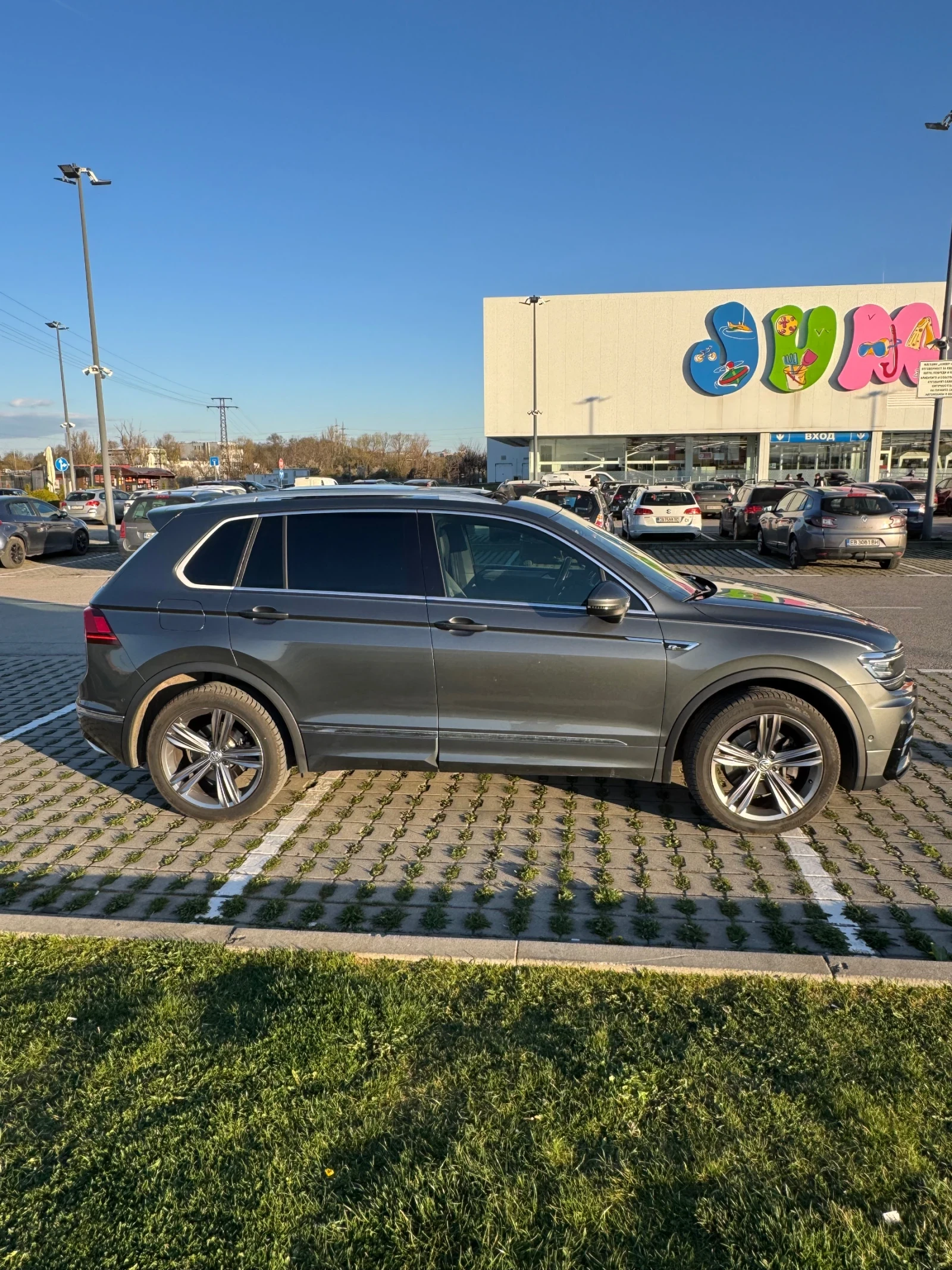 VW Tiguan 2.0 TDI 240 HP R-line, снимка 6 - Автомобили и джипове - 54169578