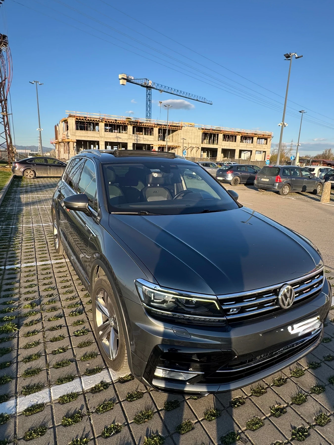 VW Tiguan 2.0 TDI 240 HP R-line, снимка 10 - Автомобили и джипове - 54169578