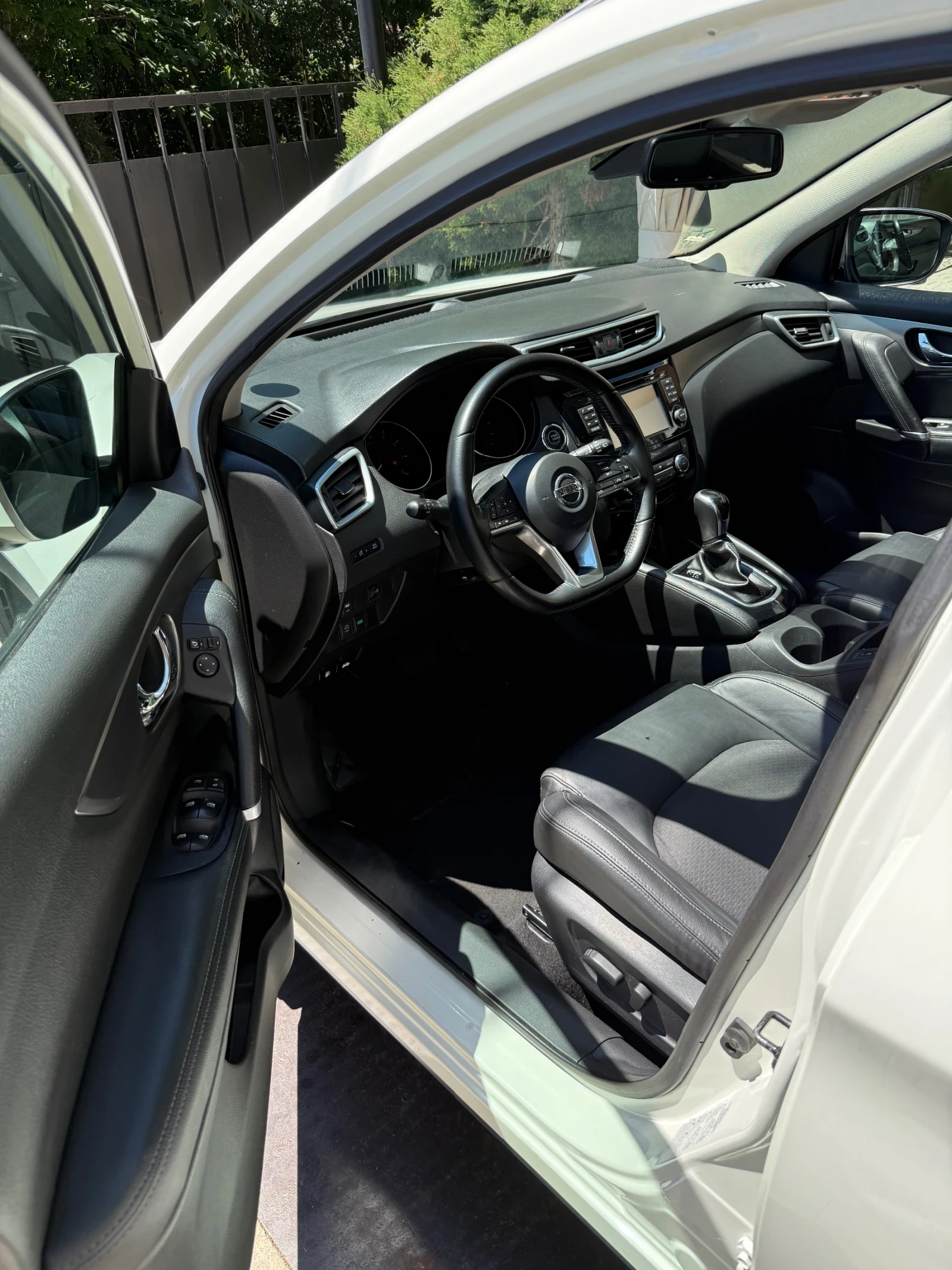 Nissan Qashqai Tekna автоматик, снимка 17 - Автомобили и джипове - 55409196