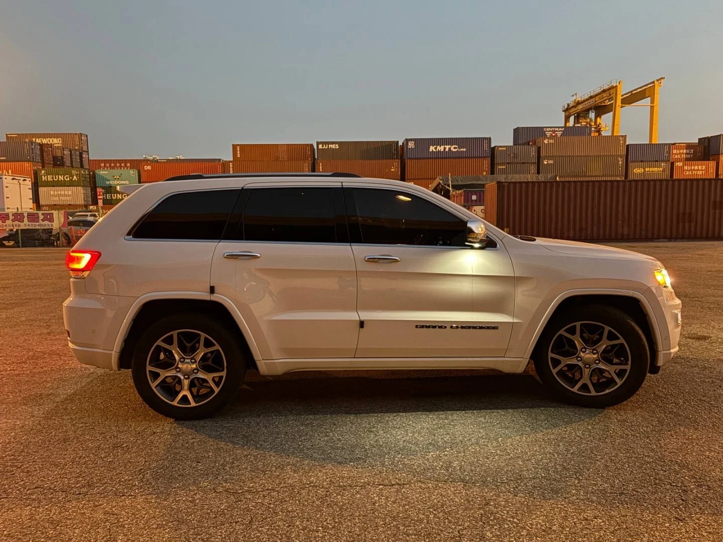 Jeep Grand cherokee OVERLAND, снимка 16 - Автомобили и джипове - 55658632