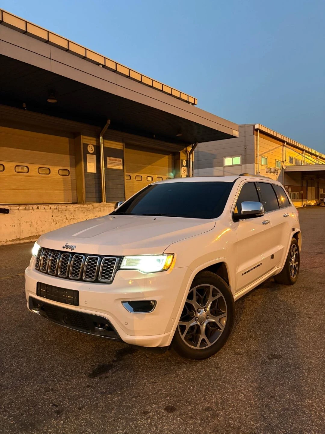 Jeep Grand cherokee OVERLAND, снимка 13 - Автомобили и джипове - 55658632