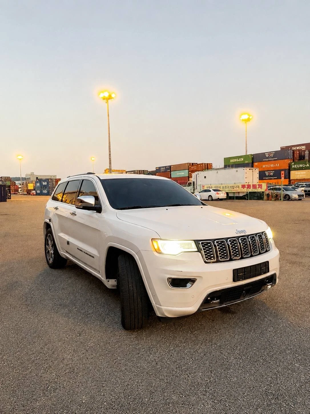 Jeep Grand cherokee OVERLAND, снимка 3 - Автомобили и джипове - 55658632