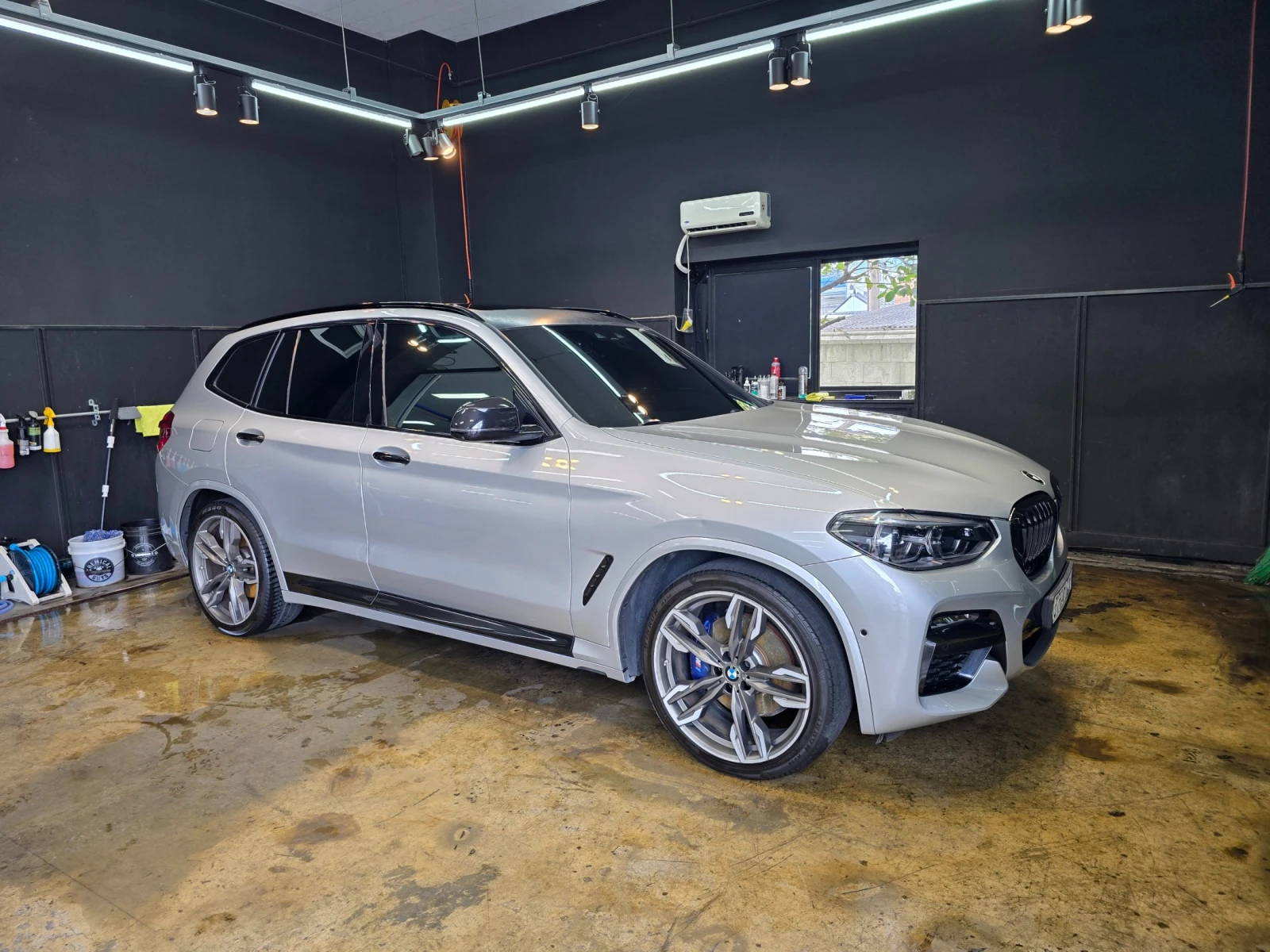 BMW X3 M40I* M-BRAKES* 360* DIS* HUD* ОБДУХ* СОБСТ ЛИЗИНГ, снимка 4 - Автомобили и джипове - 56179958