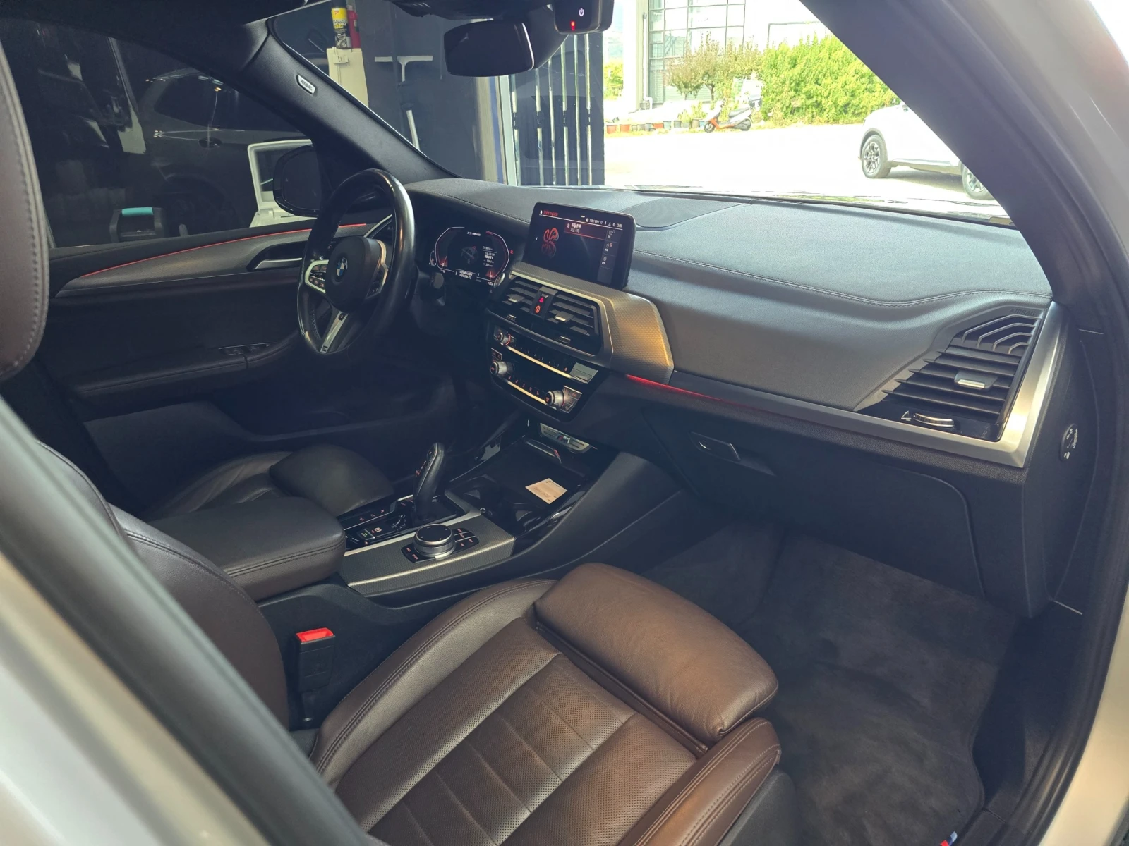 BMW X3 M40I* M-BRAKES* 360* DIS* HUD* ОБДУХ* СОБСТ ЛИЗИНГ, снимка 14 - Автомобили и джипове - 56179958