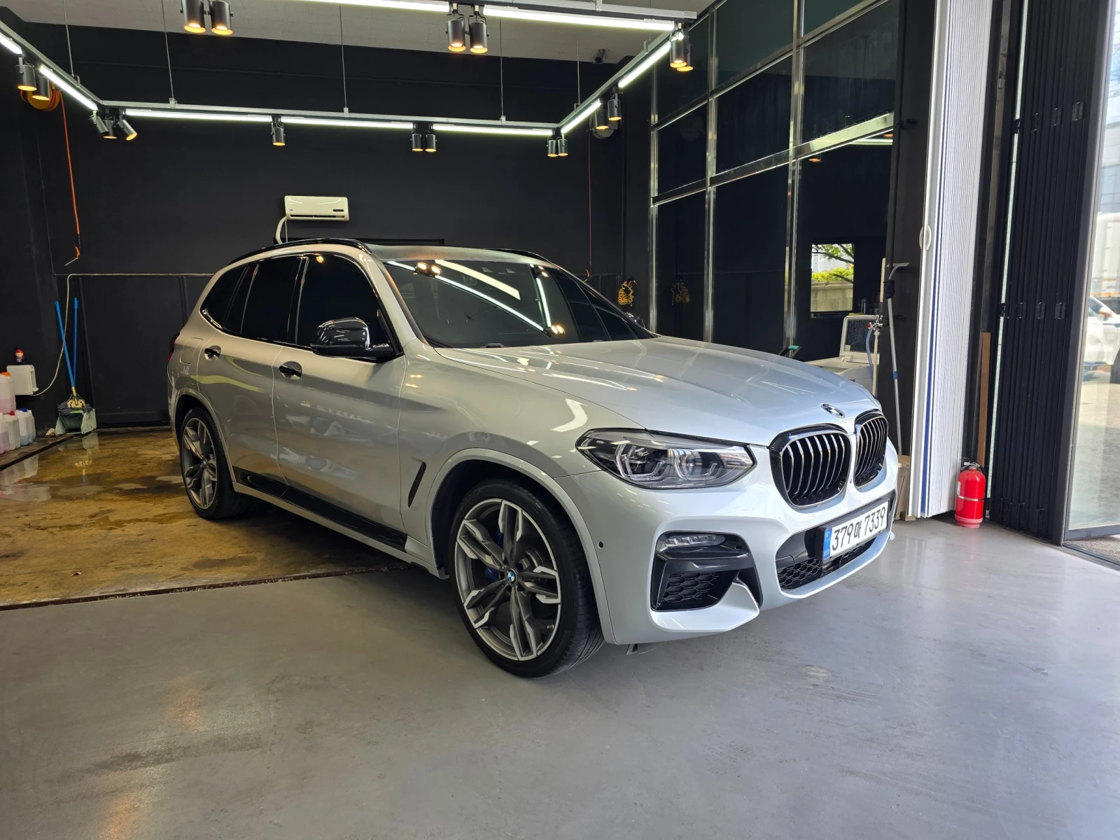 BMW X3 M40I* M-BRAKES* 360* DIS* HUD* ОБДУХ* СОБСТ ЛИЗИНГ, снимка 3 - Автомобили и джипове - 56179958