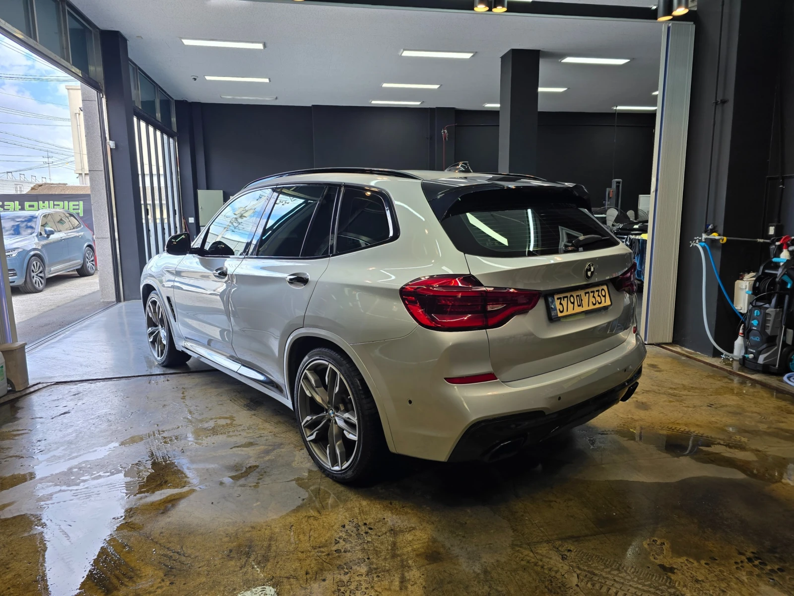 BMW X3 M40I* M-BRAKES* 360* DIS* HUD* ОБДУХ* СОБСТ ЛИЗИНГ, снимка 10 - Автомобили и джипове - 56179958