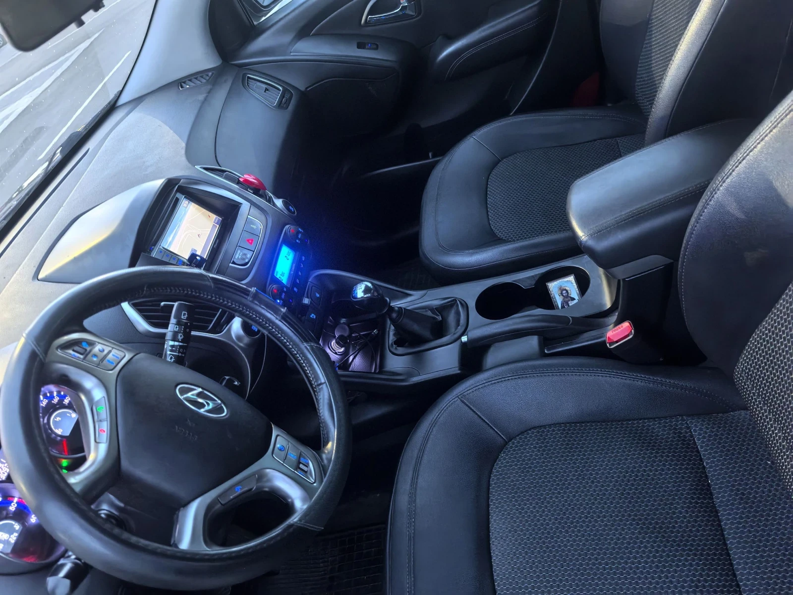 Hyundai IX35 1.7 CRDI ОБСЛУЖЕН, снимка 13 - Автомобили и джипове - 56233791