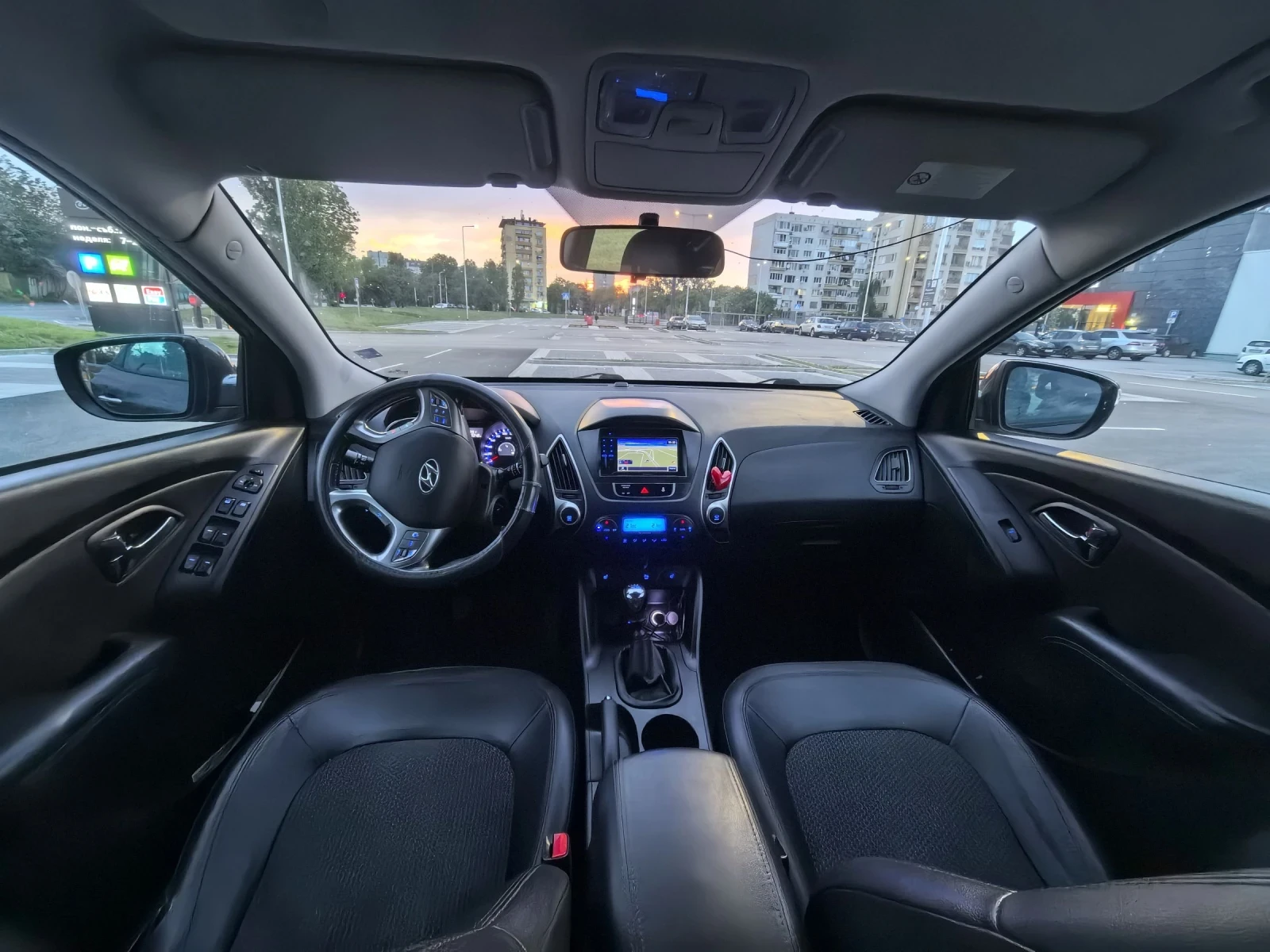 Hyundai IX35 1.7 CRDI ОБСЛУЖЕН, снимка 10 - Автомобили и джипове - 56233791