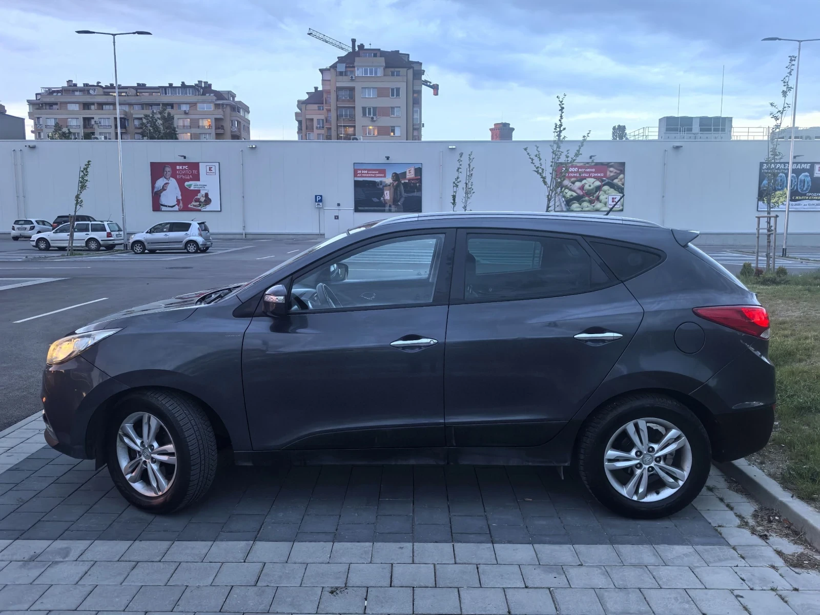 Hyundai IX35 1.7 CRDI ОБСЛУЖЕН, снимка 4 - Автомобили и джипове - 56233791