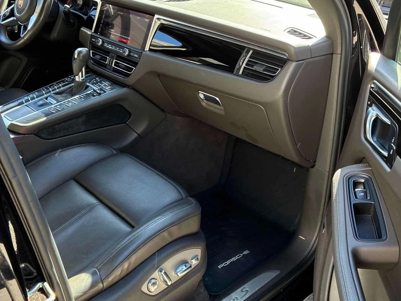 Porsche Macan S AWD * ГЛАВНО ПРЕДСТАВИТЕЛСТВО НА PORSCHE* , снимка 11 - Автомобили и джипове - 56267775