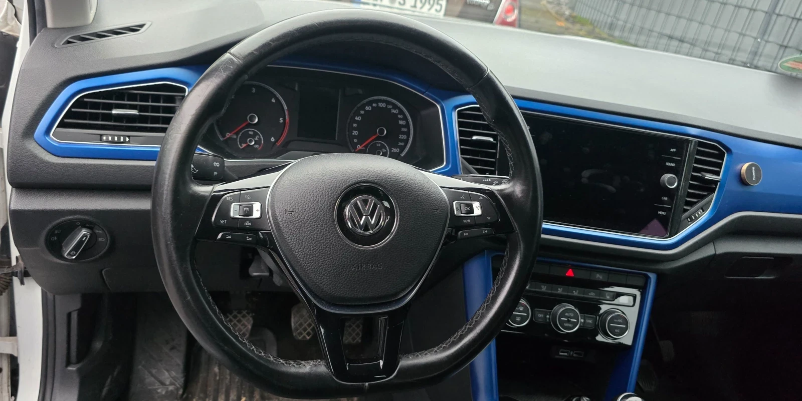 VW T-Roc Учебен , снимка 7 - Автомобили и джипове - 56557178