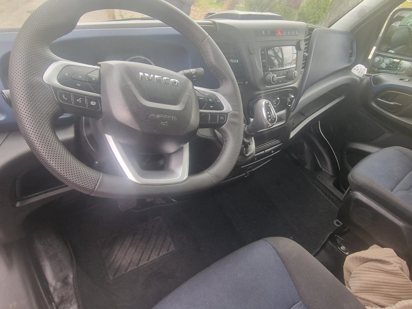 Iveco Daily 2.3 Холандия full, снимка 11 - Бусове и автобуси - 54166214