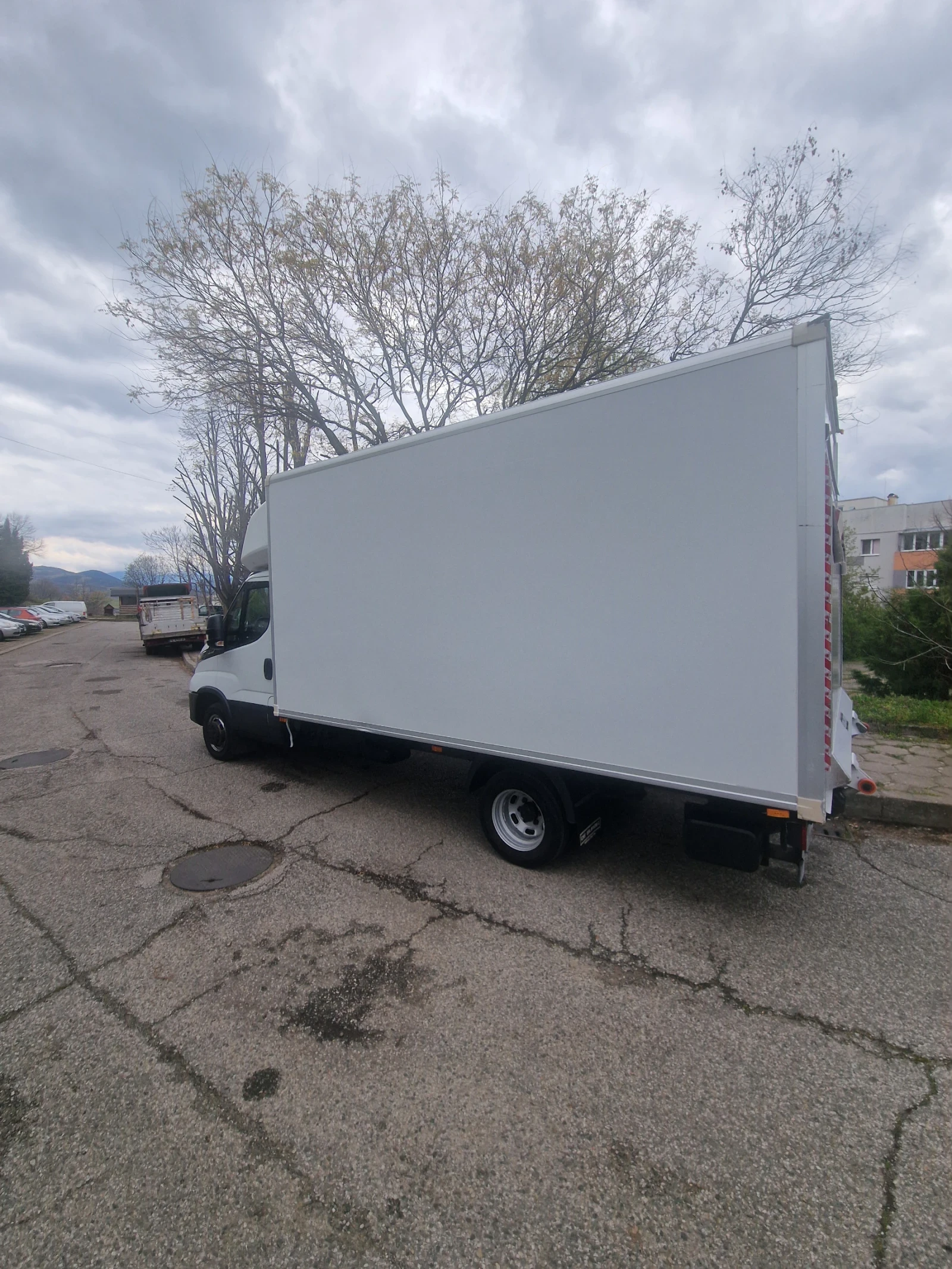 Iveco Daily 2.3 Холандия full, снимка 9 - Бусове и автобуси - 54166214