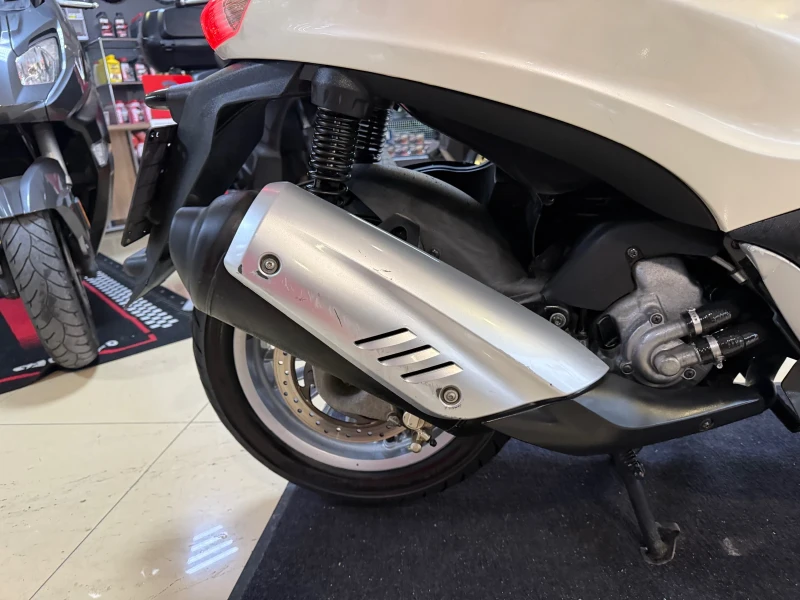 Piaggio Beverly 300cc. 2014, снимка 6 - Мотоциклети и мототехника - 50316735