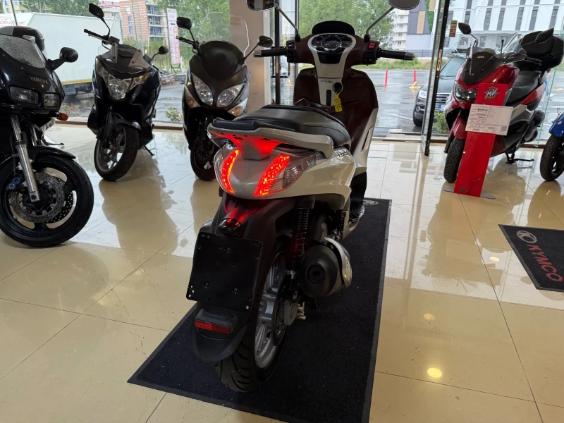 Piaggio Beverly 300cc. 2014, снимка 4 - Мотоциклети и мототехника - 50316735