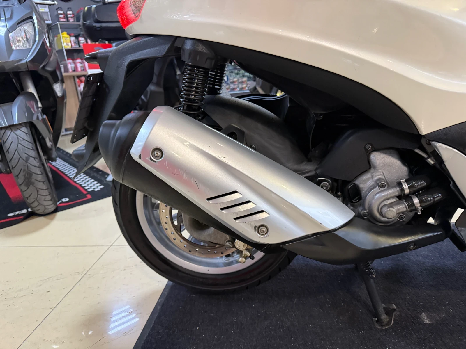 Piaggio Beverly 300cc. 2014 - изображение 6