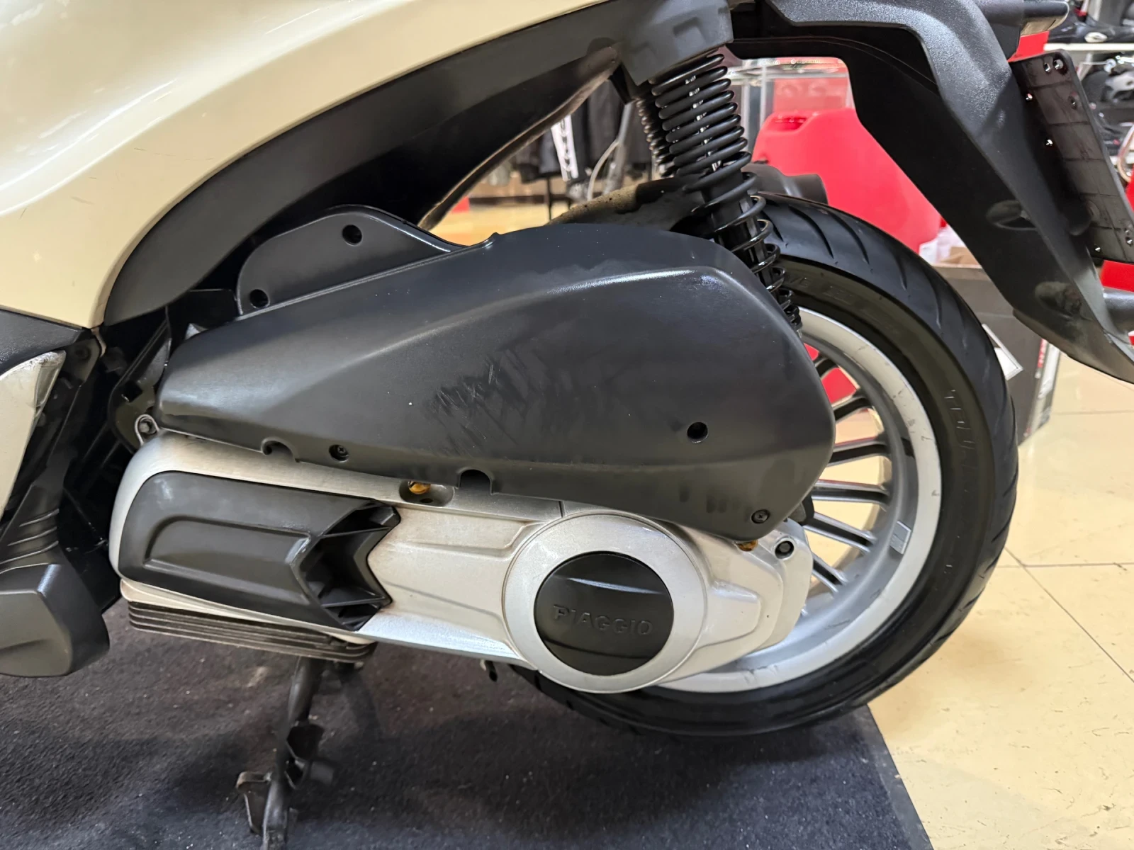 Piaggio Beverly 300cc. 2014 - изображение 5