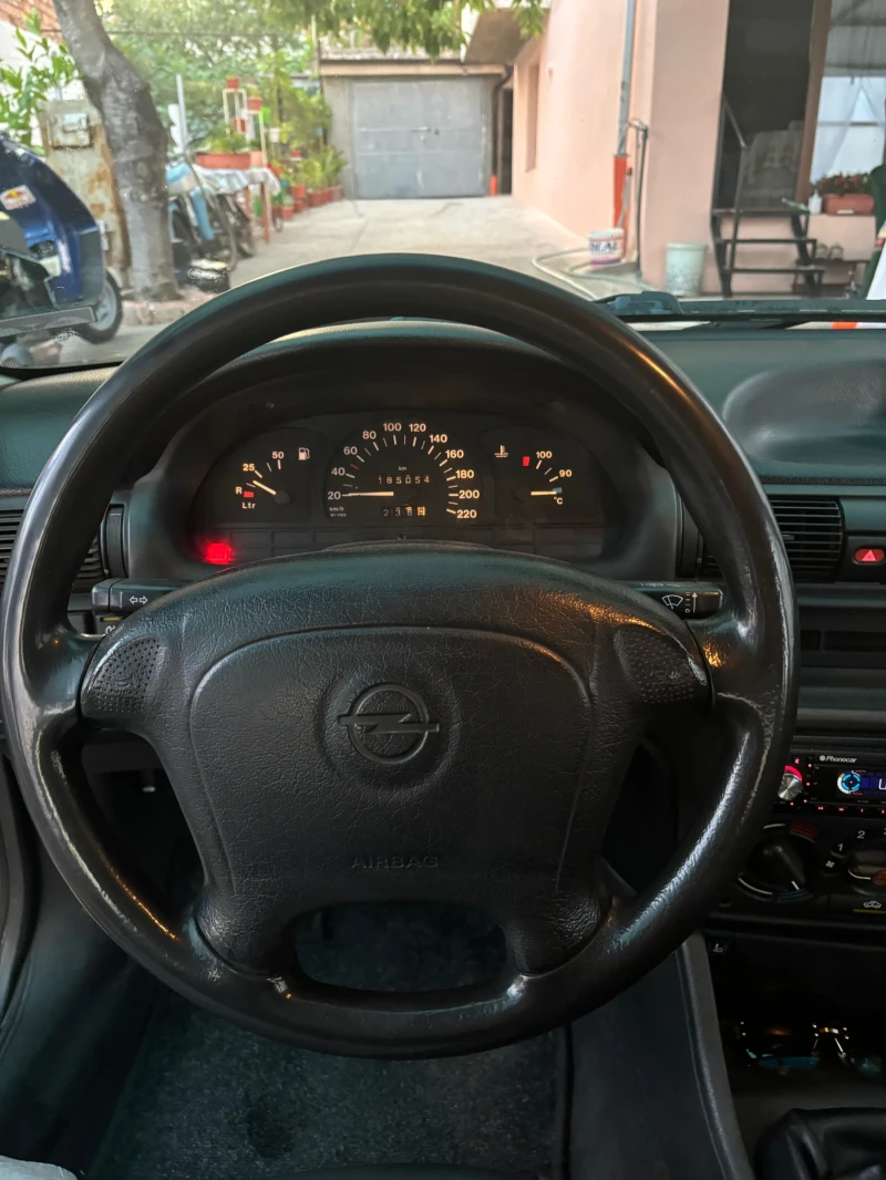 Opel Astra 1.6 75кс, снимка 9 - Автомобили и джипове - 47133882