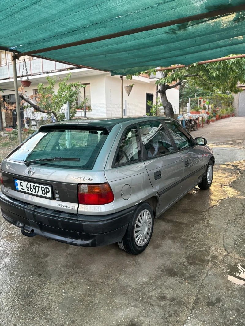 Opel Astra 1.6 75кс, снимка 4 - Автомобили и джипове - 47133882