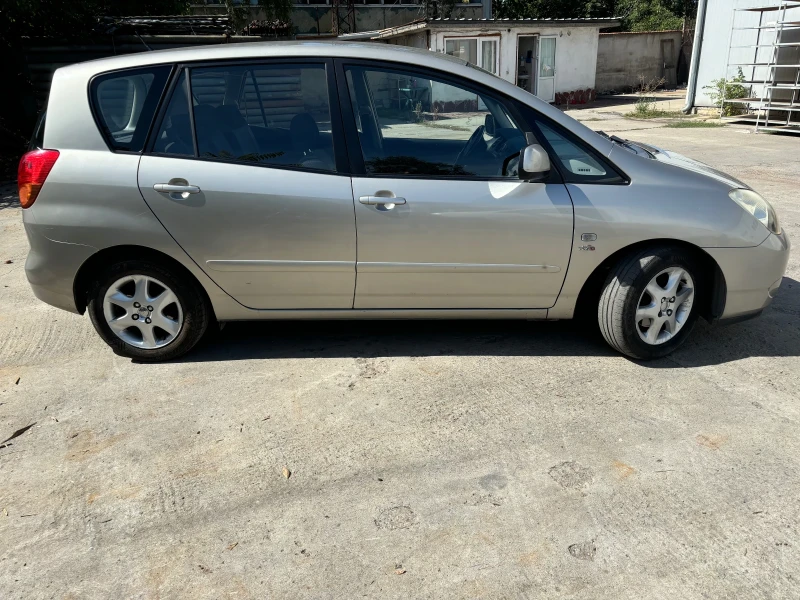 Toyota Corolla verso 2.0 D4D, снимка 3 - Автомобили и джипове - 47311841