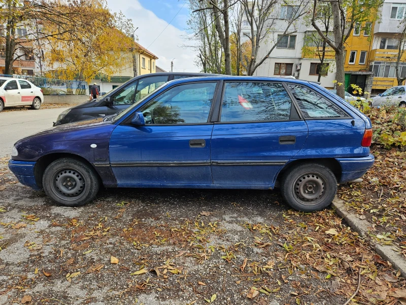 Opel Astra 1.6, снимка 3 - Автомобили и джипове - 48021035