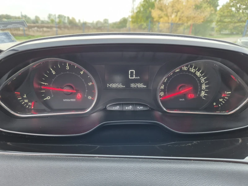 Peugeot 208, снимка 13 - Автомобили и джипове - 52645930