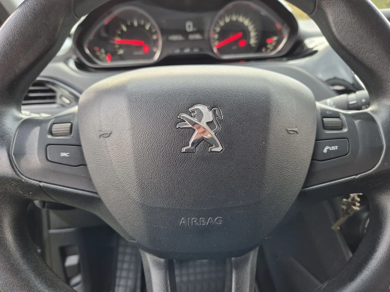 Peugeot 208, снимка 12 - Автомобили и джипове - 52645930