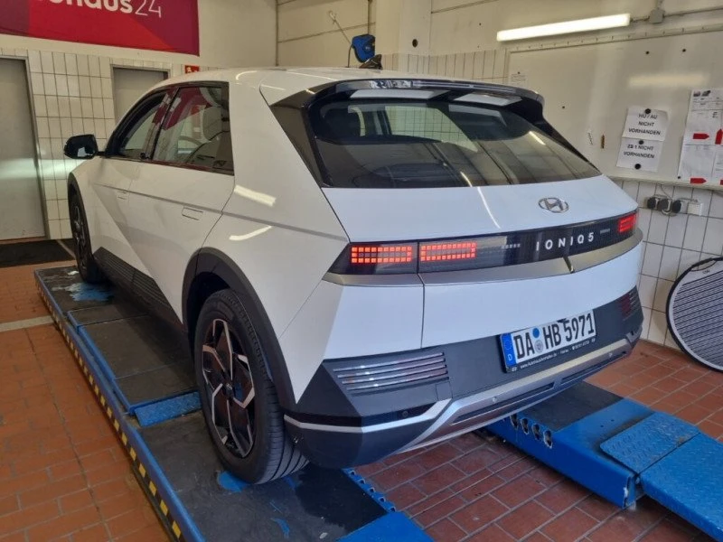 Hyundai Ioniq 5 77.4KWh/228К.С/ГАРАНЦИЯ/2023, снимка 3 - Автомобили и джипове - 53768658