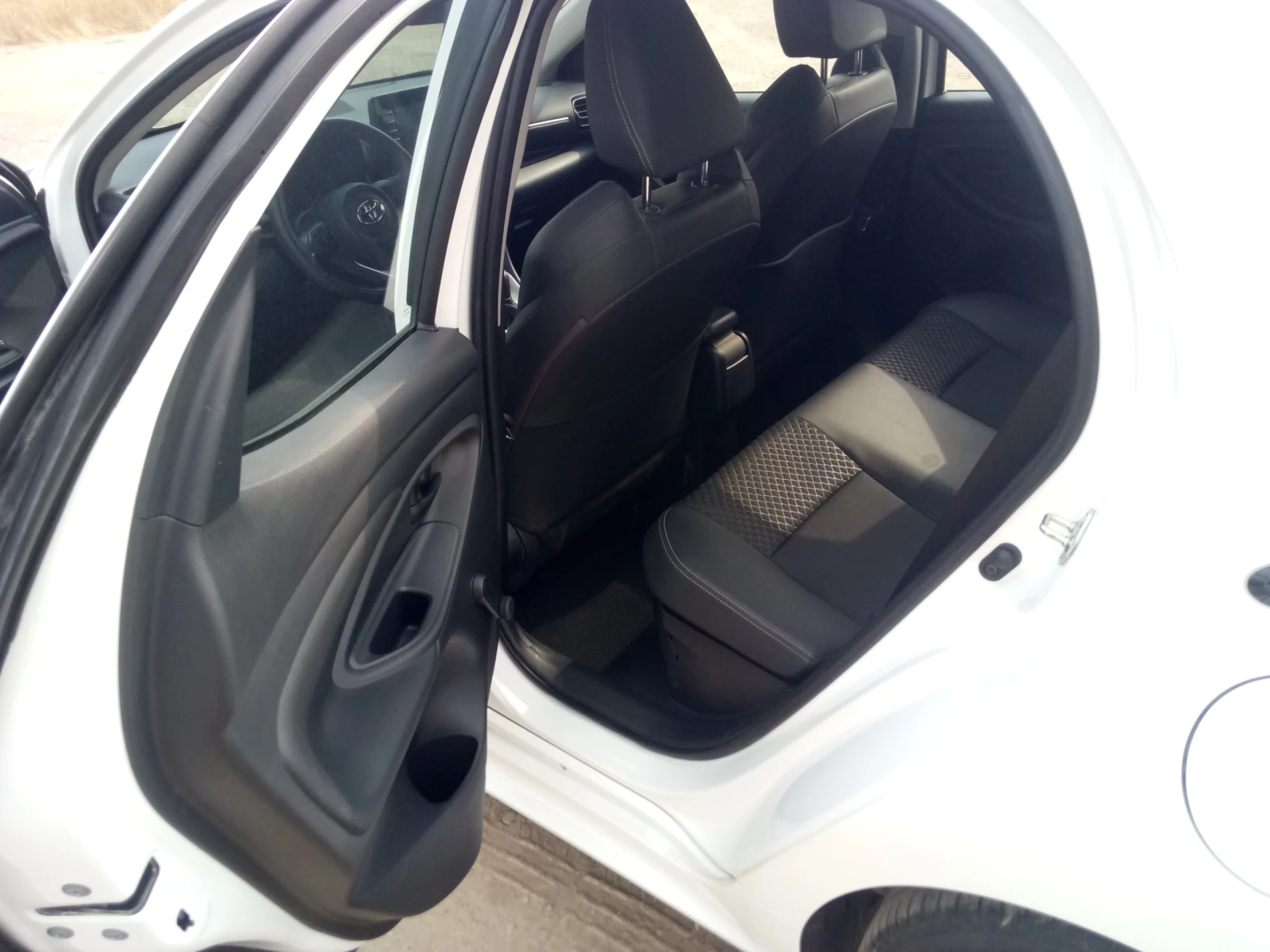 Toyota Yaris 1, 5 - изображение 7