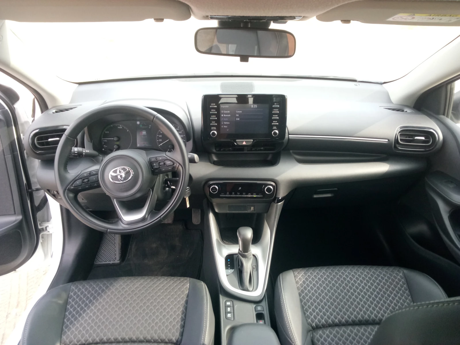 Toyota Yaris 1, 5 - изображение 8