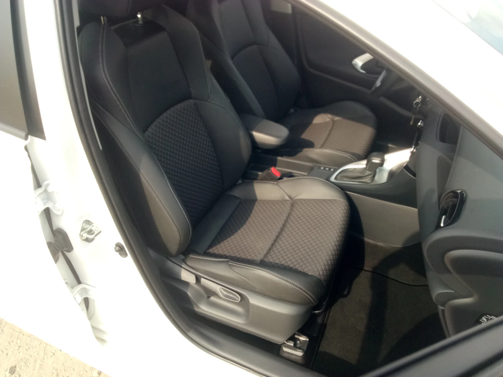 Toyota Yaris 1, 5 - изображение 4