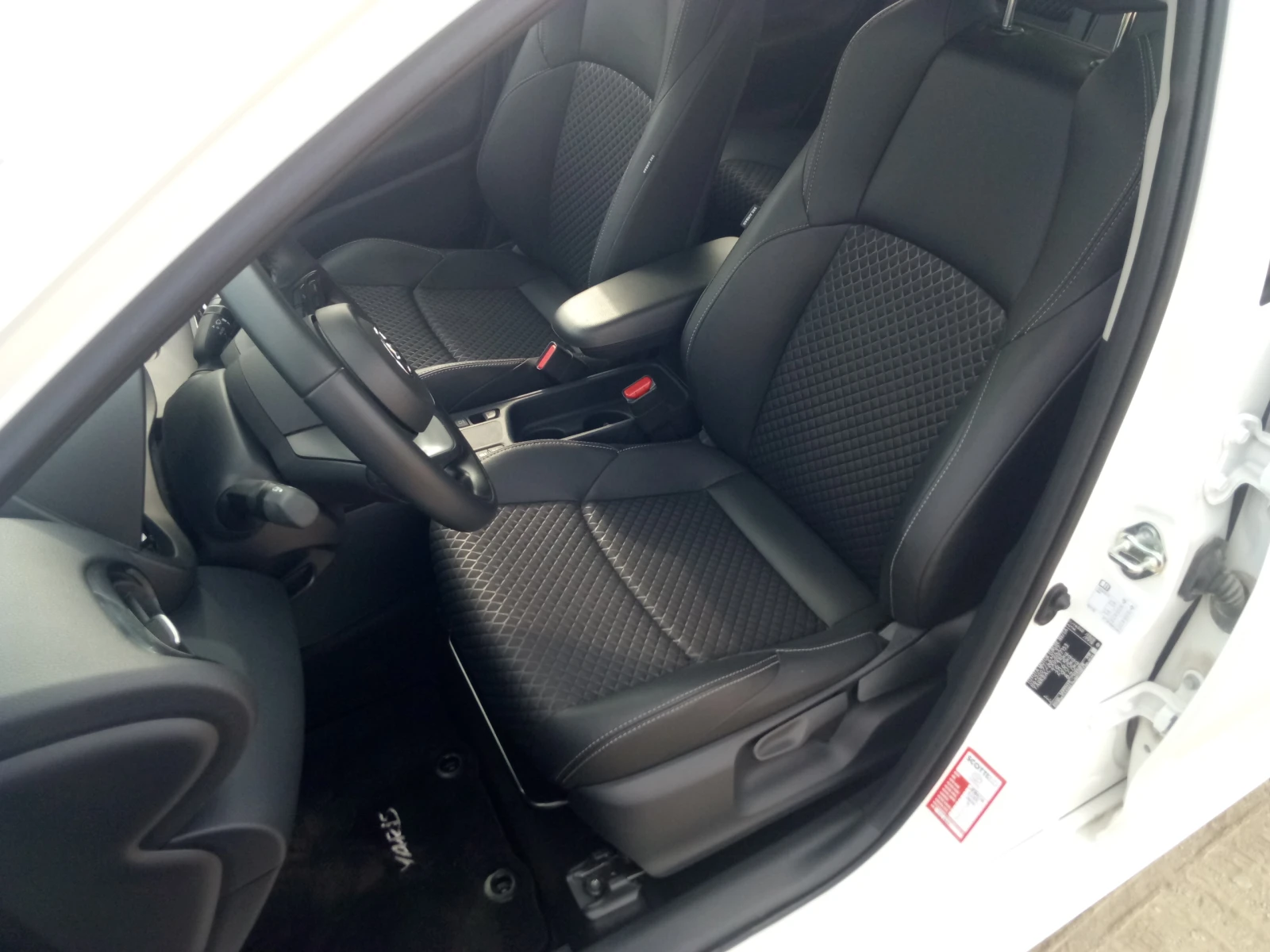 Toyota Yaris 1, 5 - изображение 6