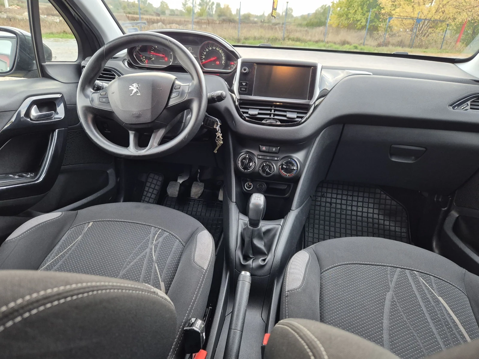 Peugeot 208  - изображение 8