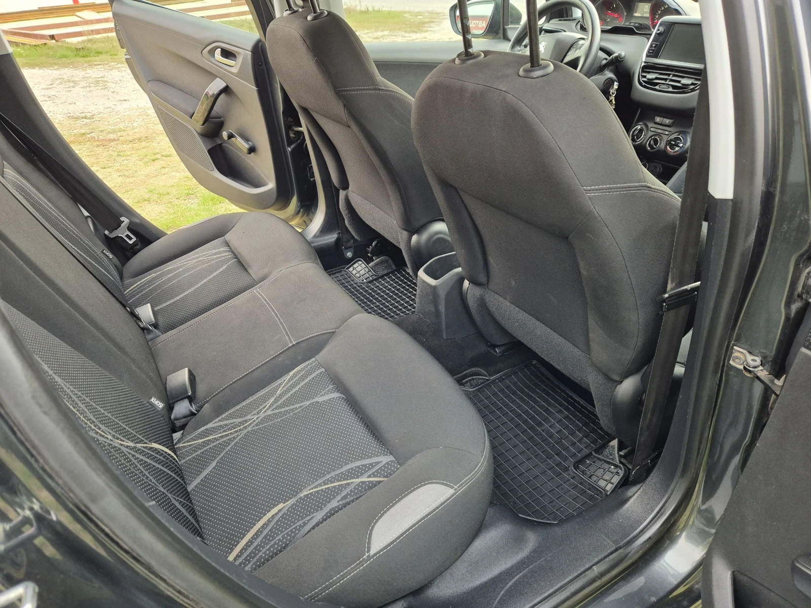 Peugeot 208  - изображение 7