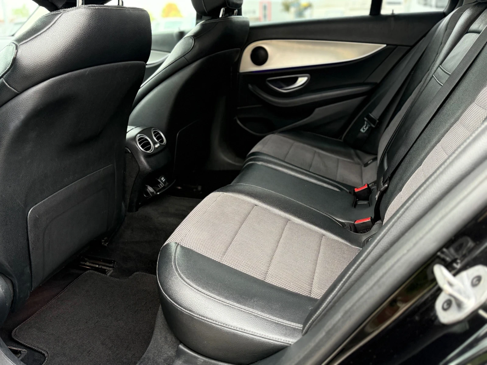 Mercedes-Benz E 220 4-MATIC* 9G* NAVI* PODGREV* AMBIENT* CAMERA* START | Mobile.bg   11