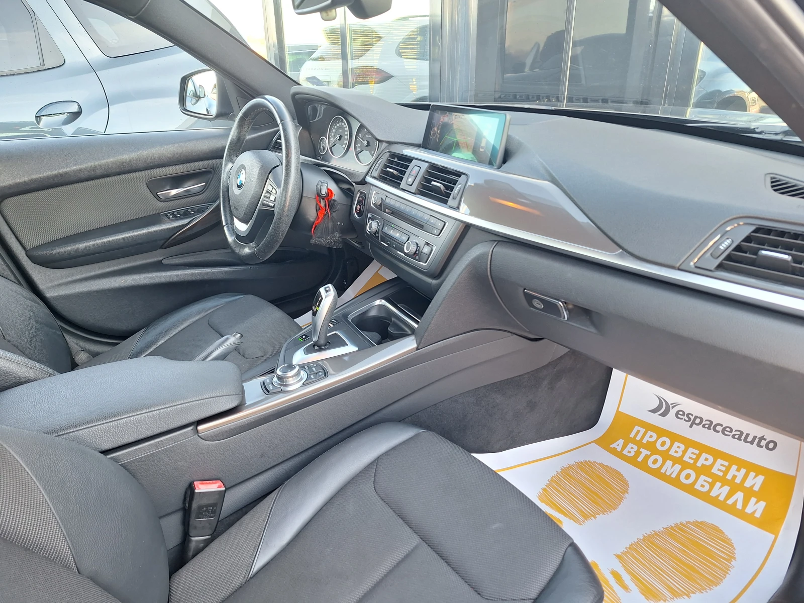 BMW 320 2.0d 183к.с. X-DRIVE, снимка 14 - Автомобили и джипове - 52525077