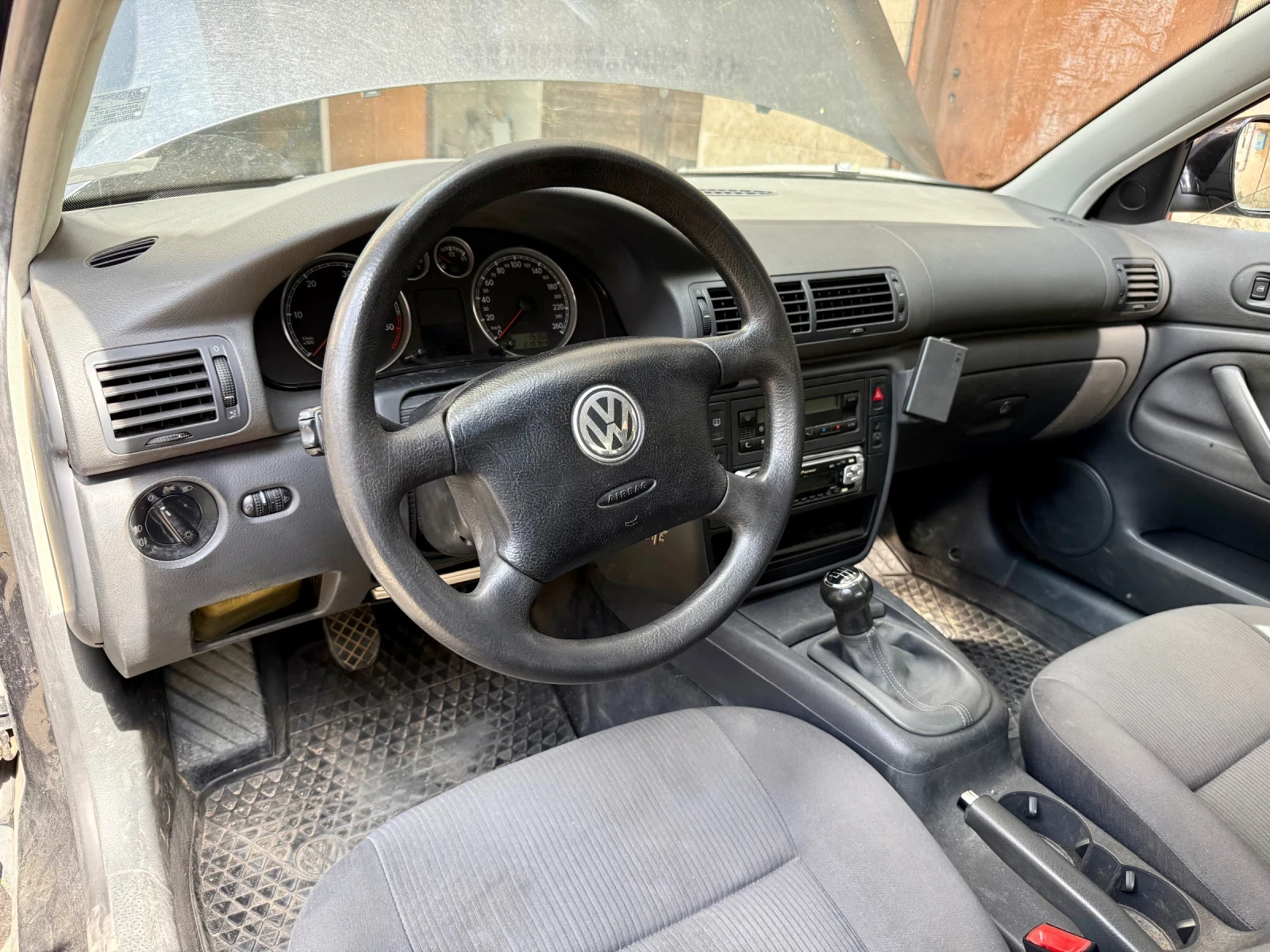 VW Passat 1, 9 TDI, снимка 7 - Автомобили и джипове - 54454500