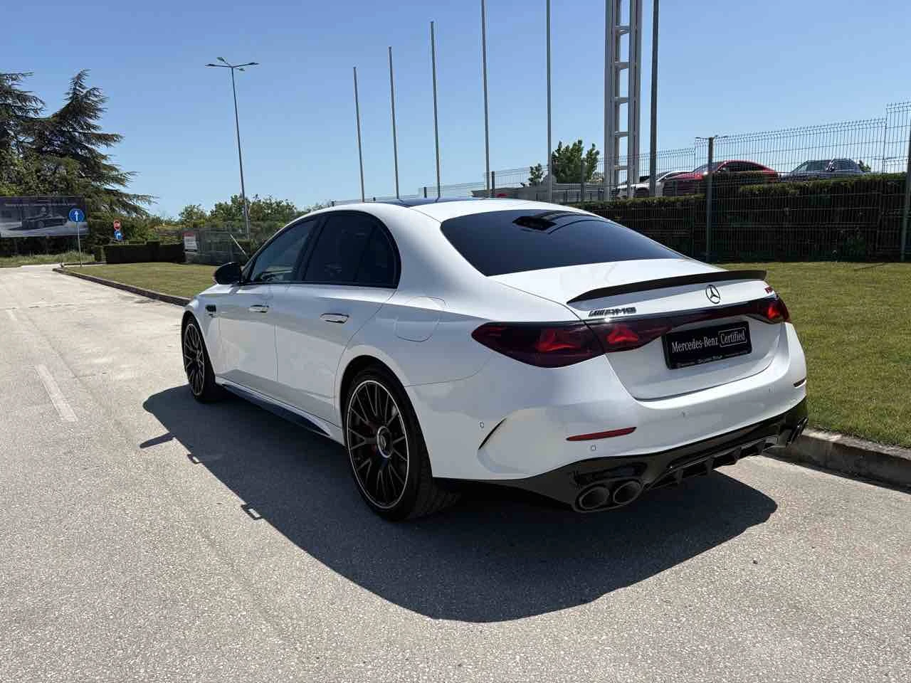 Mercedes-Benz E 53 AMG Plug-in Hybrid 4MATIC+ AMG SPEEDSHIFT TCT 9G AMG, снимка 8 - Автомобили и джипове - 54611296