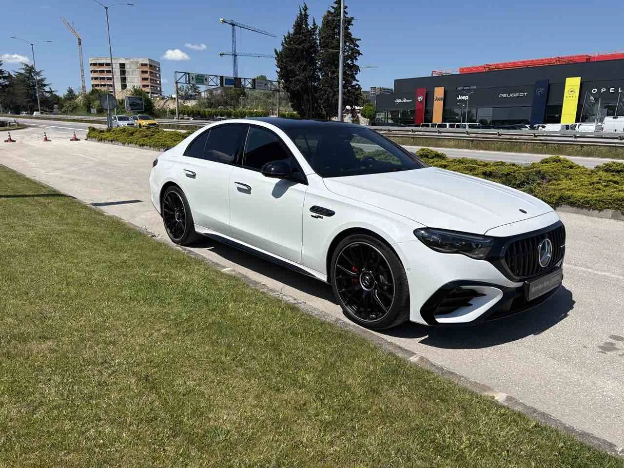 Mercedes-Benz E 53 AMG Plug-in Hybrid 4MATIC+ AMG SPEEDSHIFT TCT 9G AMG, снимка 3 - Автомобили и джипове - 54611296