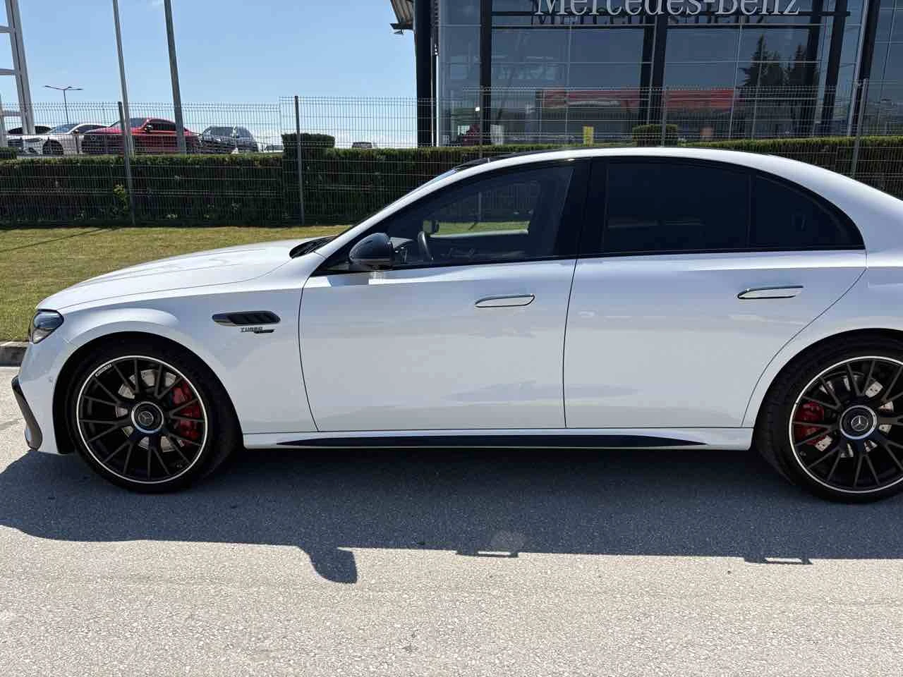 Mercedes-Benz E 53 AMG Plug-in Hybrid 4MATIC+ AMG SPEEDSHIFT TCT 9G AMG, снимка 5 - Автомобили и джипове - 54611296