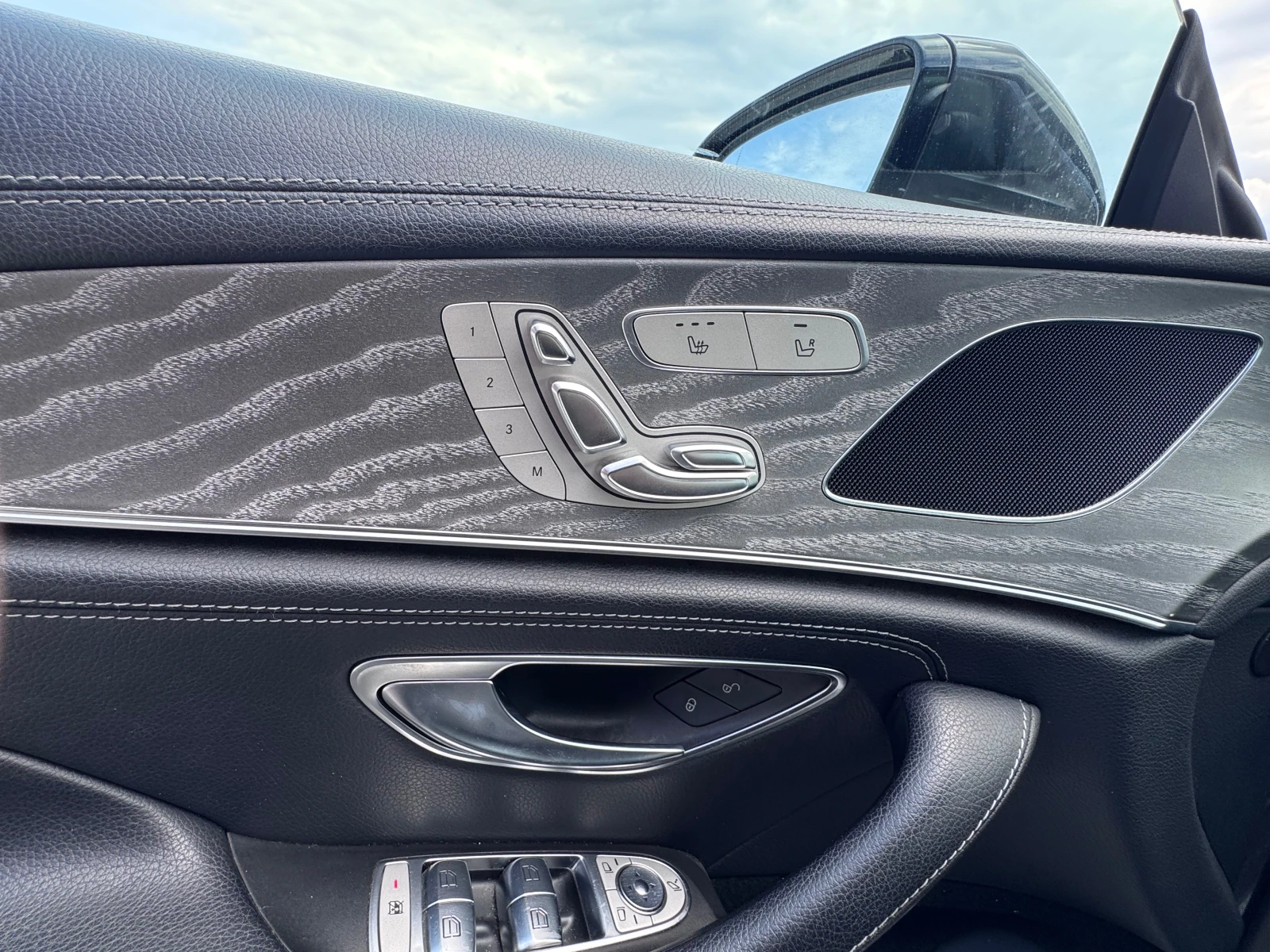 Mercedes-Benz CLS 350 AMG* 130KM* 4MATIC* 360CAM* AIR* TOP, снимка 15 - Автомобили и джипове - 54767172
