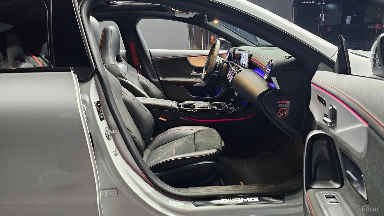 Mercedes-Benz CLA 45 AMG S* 4MATIC* ПОДГРЕВ* КАМЕРА* HEADUP* AMBIENT* , снимка 9 - Автомобили и джипове - 55476578