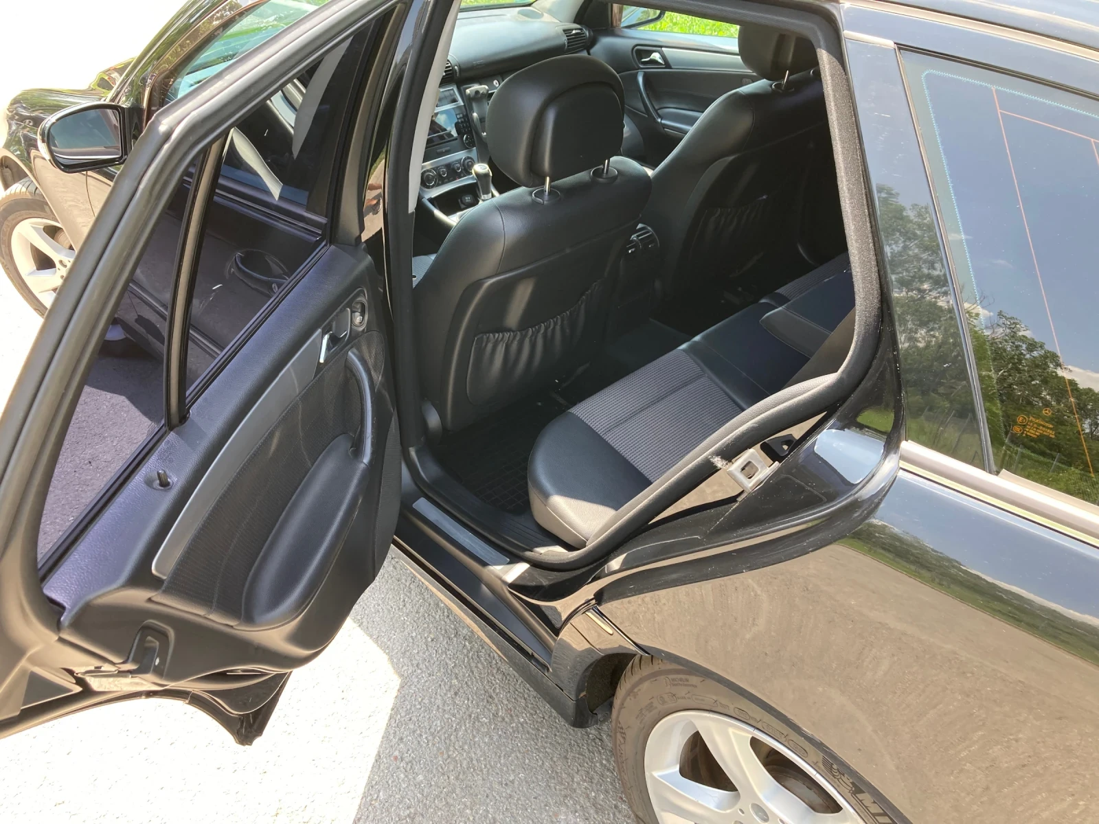 Mercedes-Benz C 180 Facelift , снимка 12 - Автомобили и джипове - 55509043