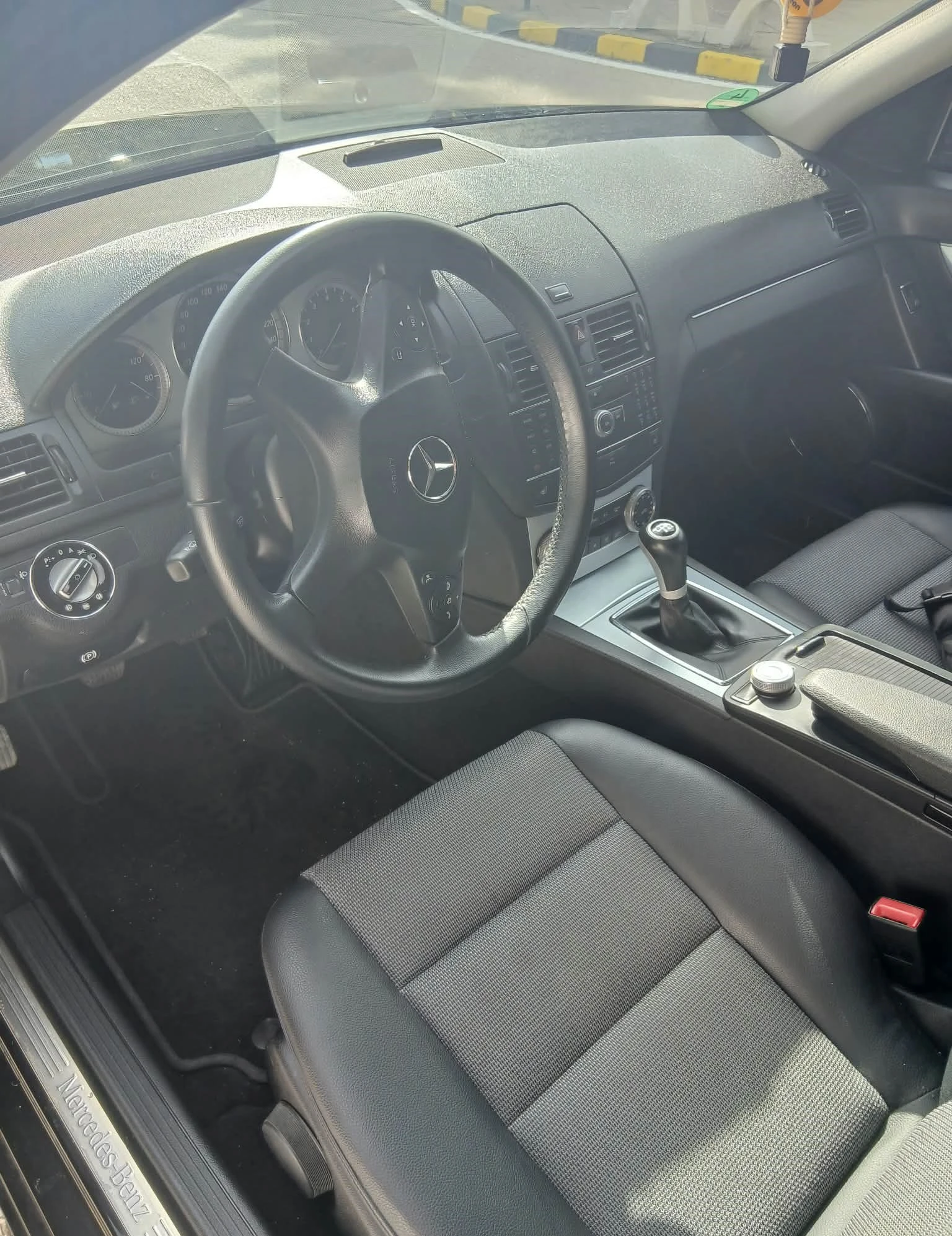 Mercedes-Benz C 180, снимка 4 - Автомобили и джипове - 56279464