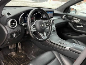 Mercedes-Benz GLC 300 4MATIC AMG Line | PANO | 360 | KEYLESS | CARFAX, снимка 5 - Автомобили и джипове - 53639188